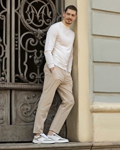 Leia mais sobre o artigo Como usar tênis casual masculino: 10 combinações de estilo